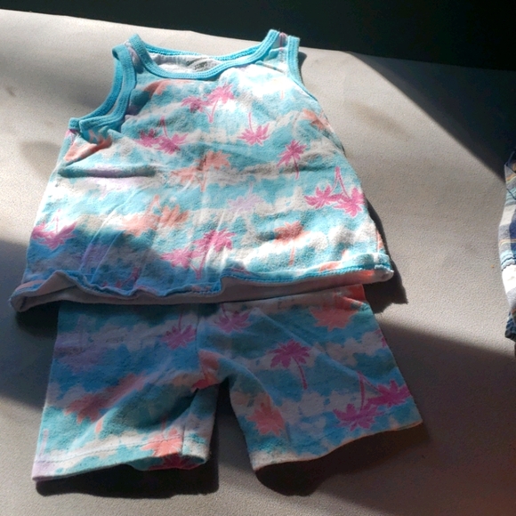 Baby stuff - Picture 1 of 1